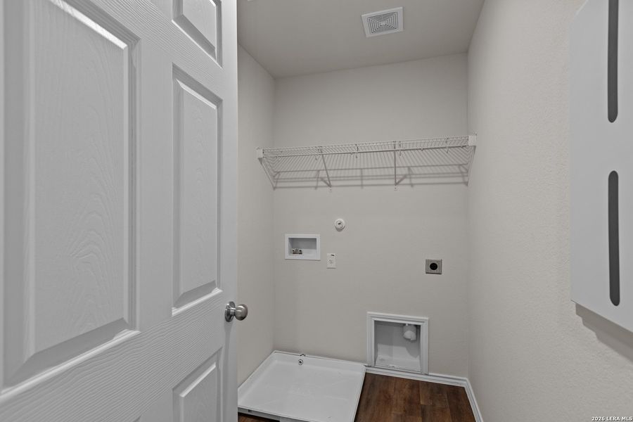 Spacious, unfurnished interior of a new home in , New Braunfels (Image 28).