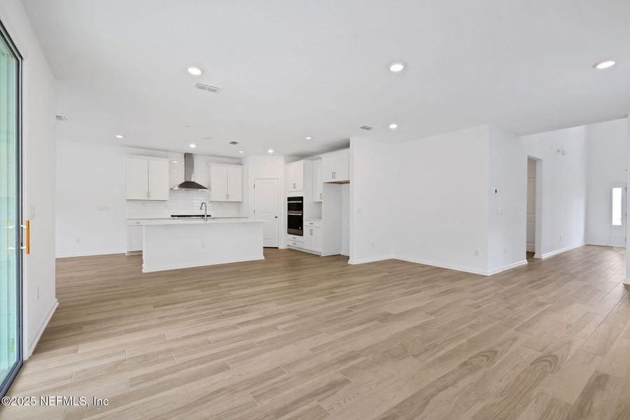 Spacious, unfurnished interior of a new home in TrailMark, St. Augustine (Image 30).