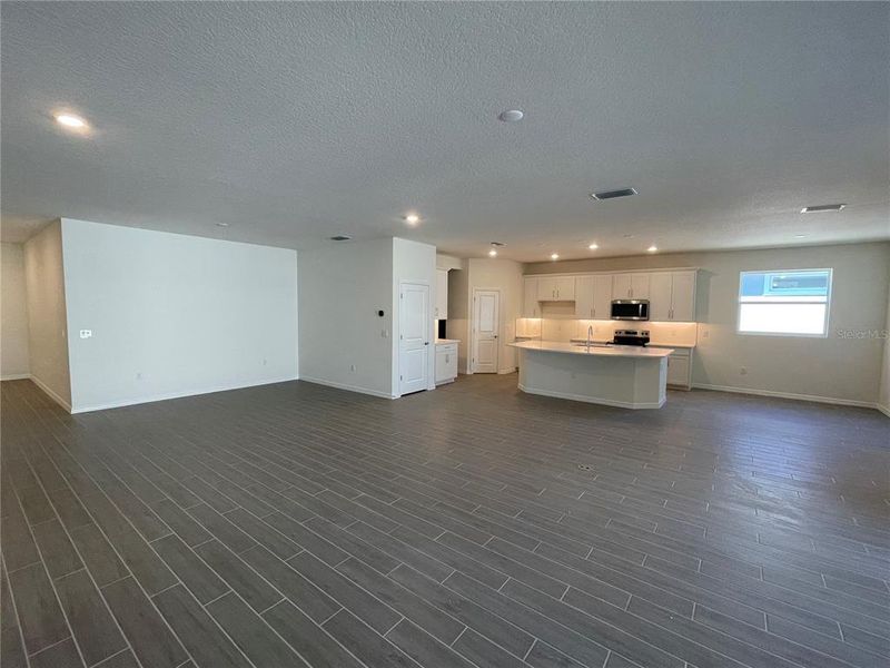 Spacious, unfurnished interior of a new home in Angeline, Land O' Lakes (Image 37).