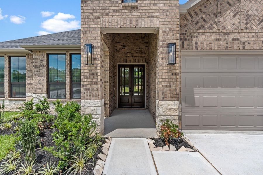 Exterior details and patio area of a home in Friendswood Trails, Friendswood (Image 36). Exterior details and patio area of a home in Friendswood Trails, Friendswood (Image 36).