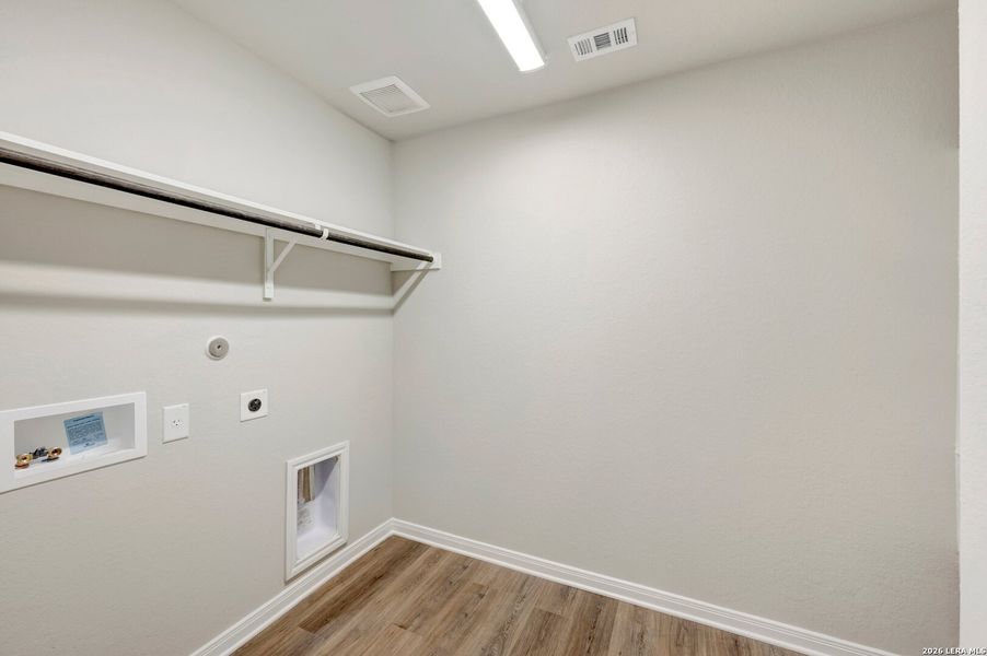Spacious, unfurnished interior of a new home in Greenspoint Heights, Seguin (Image 22).