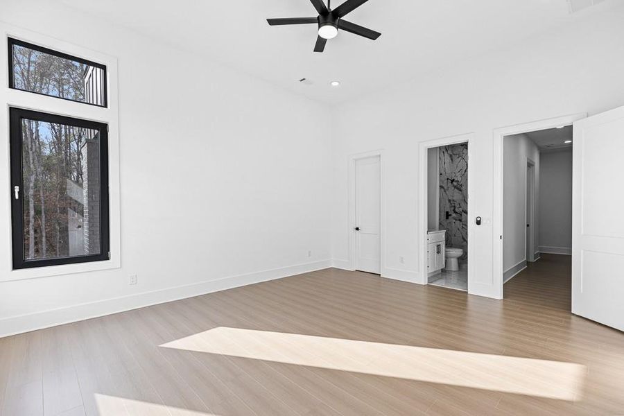 Spacious, unfurnished interior of a new home in , Jefferson (Image 43).