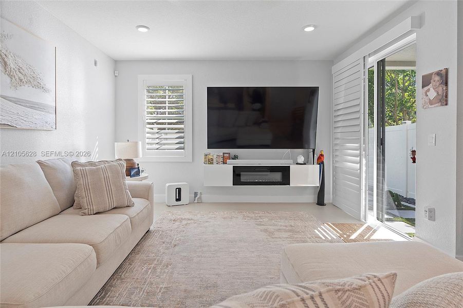 Furnished interior view inside a new home in , Pembroke Pines (Image 17).
