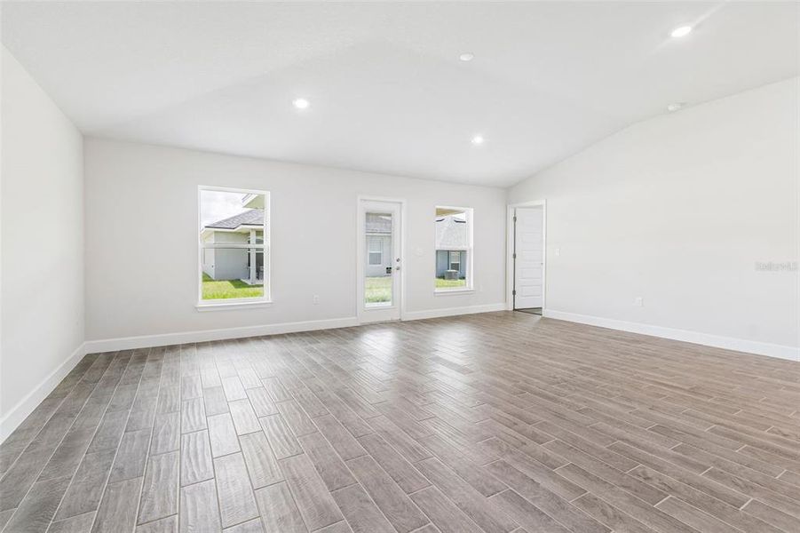Spacious, unfurnished interior of a new home in Abbey Glen, Dade City (Image 52).