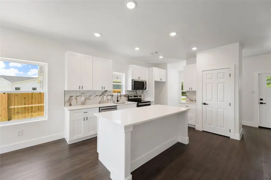 Furnished interior view inside a new home in , Santa Fe (Image 4).