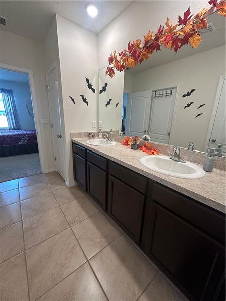 Furnished interior view inside a new home in , Davenport (Image 42).