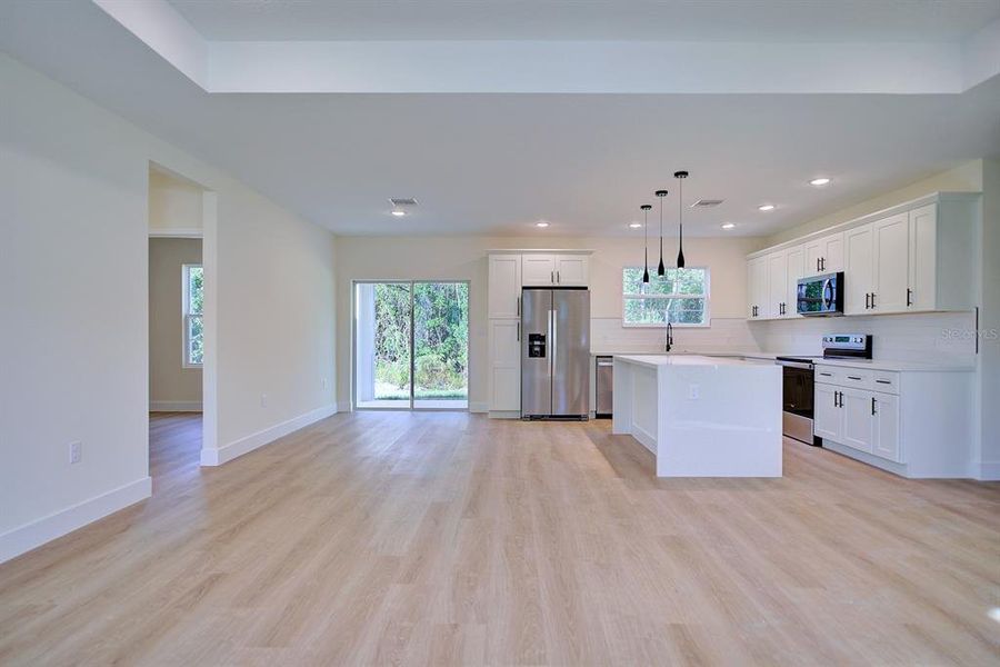 Spacious, unfurnished interior of a new home in , Sebring (Image 21).