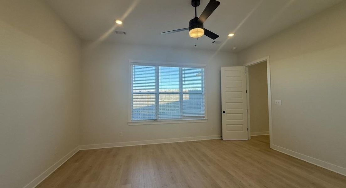 Unfurnished room with light wood-style floors, ceiling fan, and recessed lighting