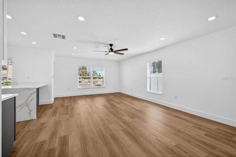 Spacious, unfurnished interior of a new home in , Tampa (Image 14).