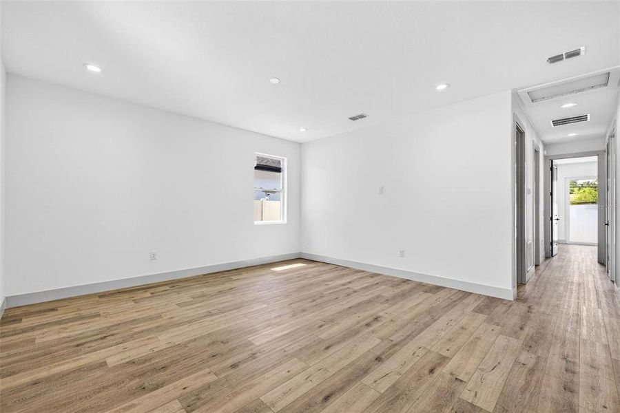 Spacious, unfurnished interior of a new home in , St. Petersburg (Image 24).