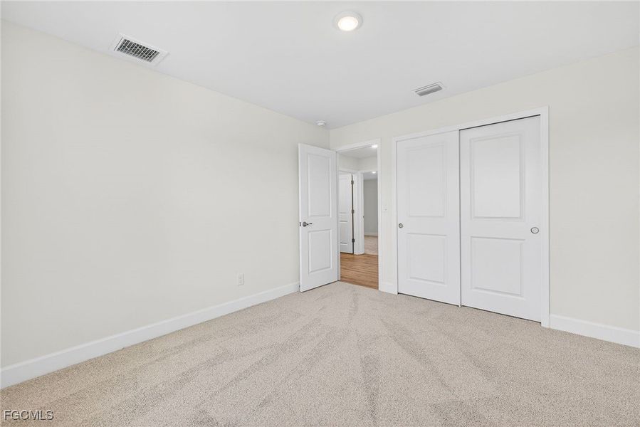 Spacious, unfurnished interior of a new home in Cape Coral, Cape Coral (Image 32).