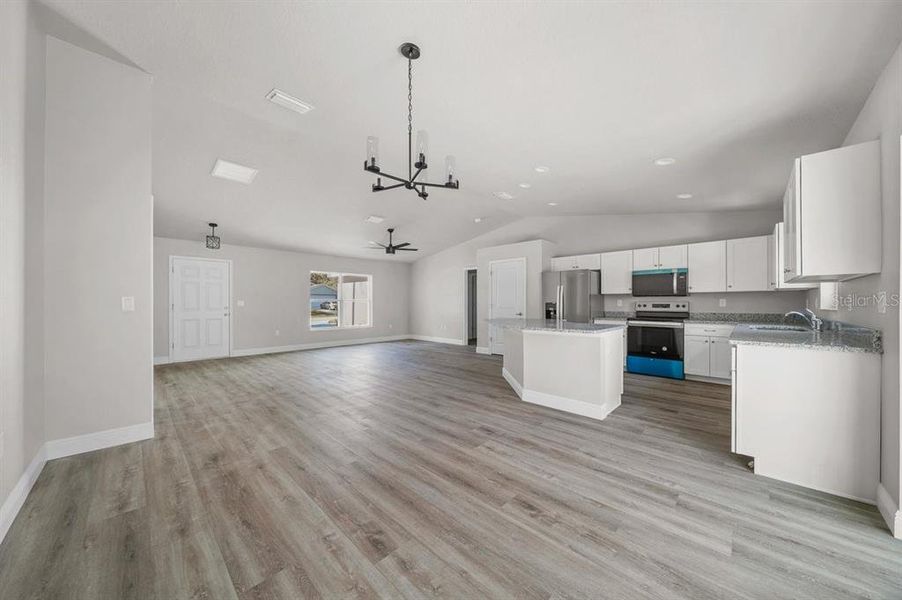Spacious, unfurnished interior of a new home in , Citrus Springs (Image 27).