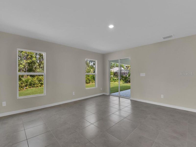 Spacious, unfurnished interior of a new home in , Port Charlotte (Image 15).