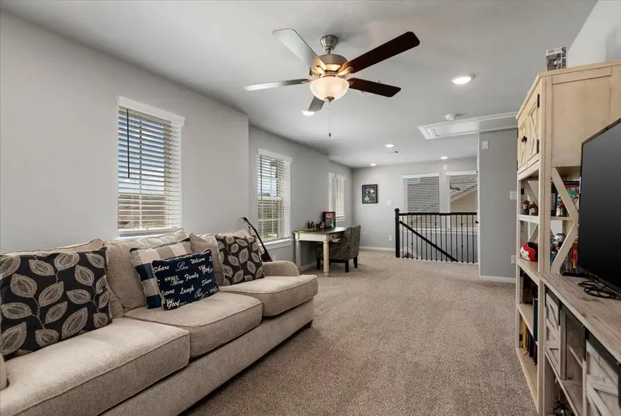 Furnished interior view inside a new home in The Grand Prairie 40’, Hockley (Image 7).
