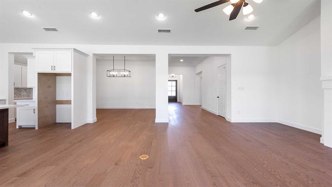 Spacious, unfurnished interior of a new home in Terraces 72', Rockwall (Image 19). Spacious, unfurnished interior of a new home in Terraces 72', Rockwall (Image 19).