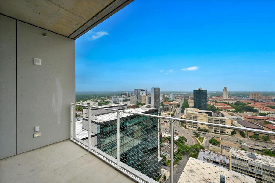 This unit offers breathtaking views of downtown Austin, the Hill Country, and the UT Campus.