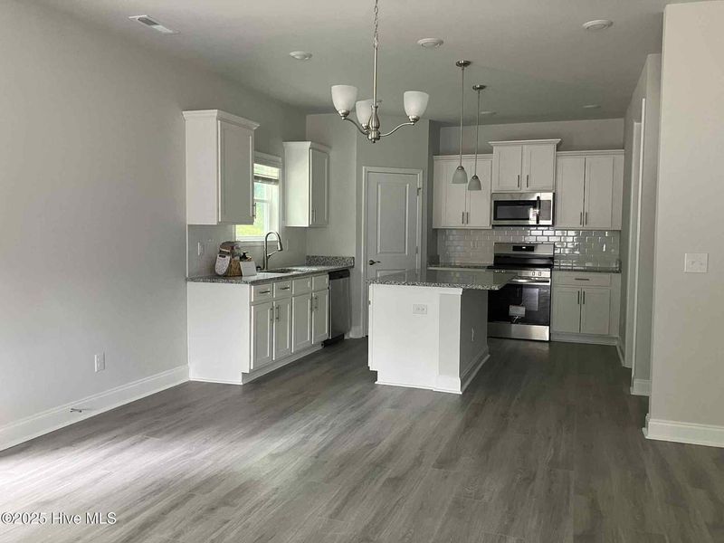 Furnished interior view inside a new home in Fairfield Harbour, New Bern (Image 3).