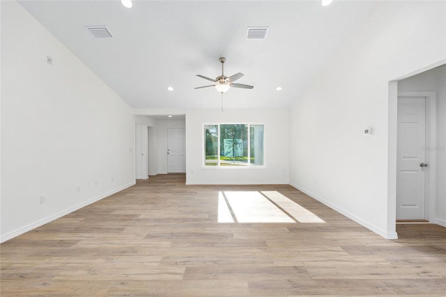 Spacious, unfurnished interior of a new home in , Ocala (Image 74).