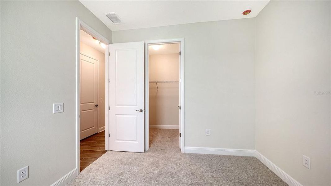 Spacious, unfurnished interior of a new home in Grand Park, Sarasota (Image 30).