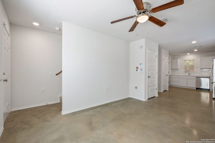 Spacious, unfurnished interior of a new home in , San Antonio (Image 13).