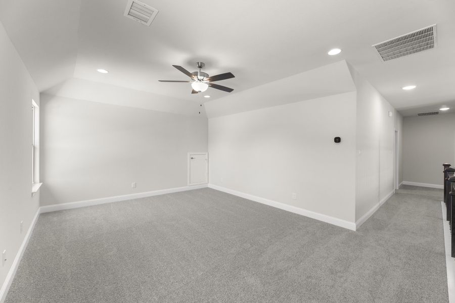 Spacious, unfurnished interior of a new home in Lake Shore Village, Rowlett (Image 26).