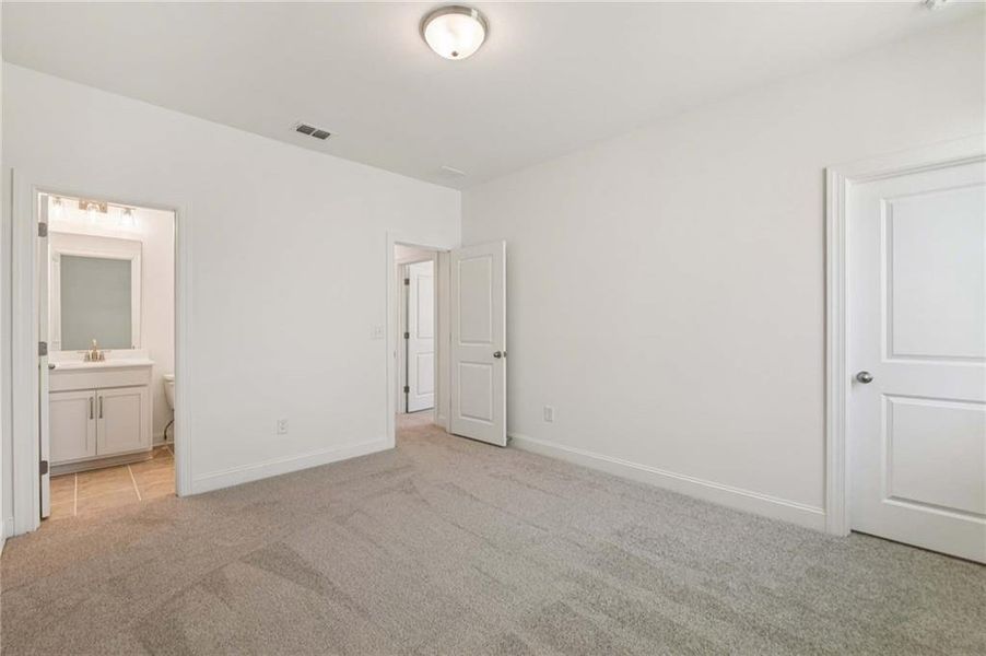Spacious, unfurnished interior of a new home in East Harbor II at Chestatee, Dawsonville (Image 29).