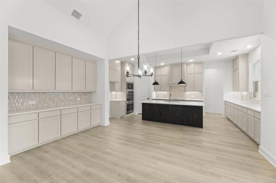 4650 Bonanza-Dining-1