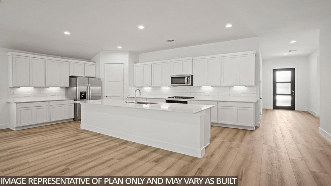 Furnished interior view inside a new home in Silverthorne, Conroe (Image 3).