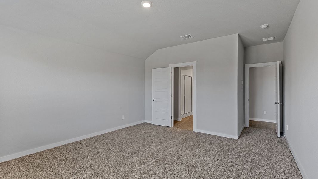 Spacious, unfurnished interior of a new home in Eagle Creek, Denton (Image 16).