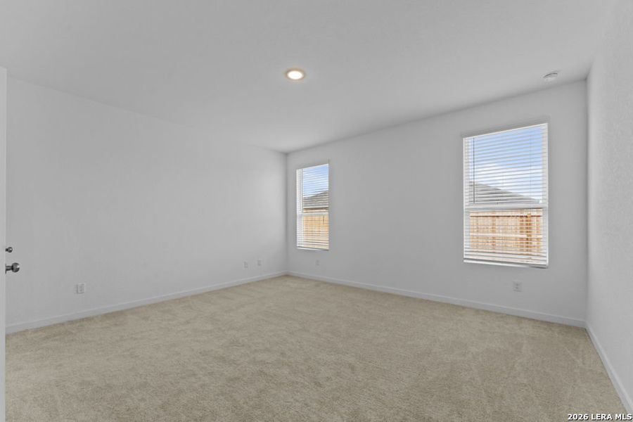 Spacious, unfurnished interior of a new home in Sky Ranch, New Braunfels (Image 15).