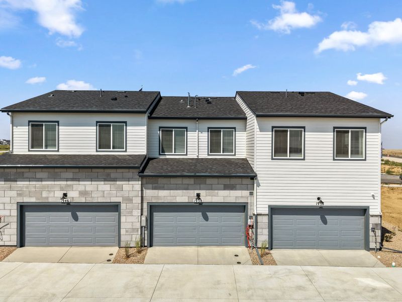 Representative exterior photo of a completed home built from the 2002 by Risewell Homes in Harvest Crossing, Aurora, CO (Image 17).