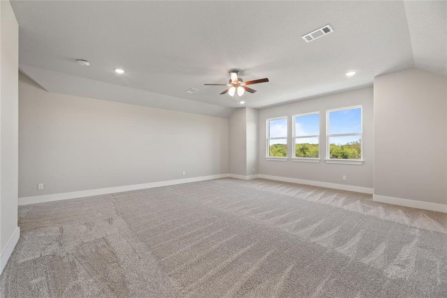 Spacious, unfurnished interior of a new home in Crystal Springs Estates, Alvarado (Image 21).