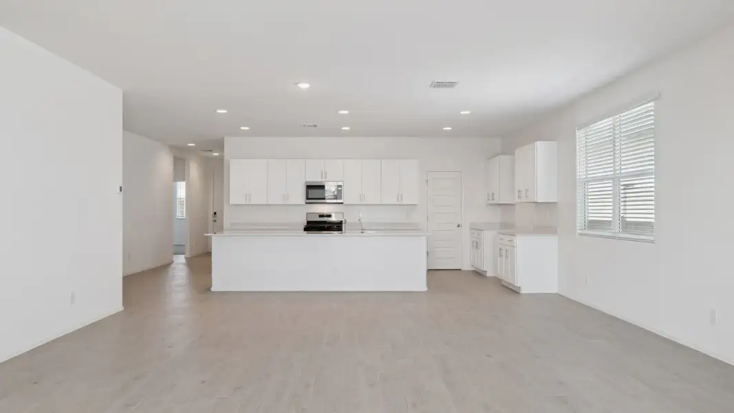 Spacious, unfurnished interior of a new home in Moonlight, Maricopa (Image 11).