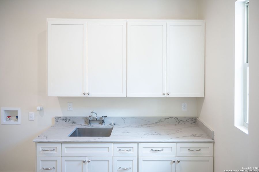 Furnished interior view inside a new home in , Terrell Hills (Image 46). Furnished interior view inside a new home in , Terrell Hills (Image 46).