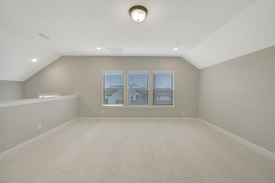 Spacious, unfurnished interior of a new home in Riceland - Enclave Row Collection, Mont Belvieu (Image 21).
