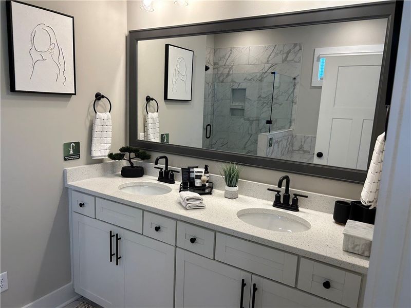 Image 21 of a home in Edwards Ridge.