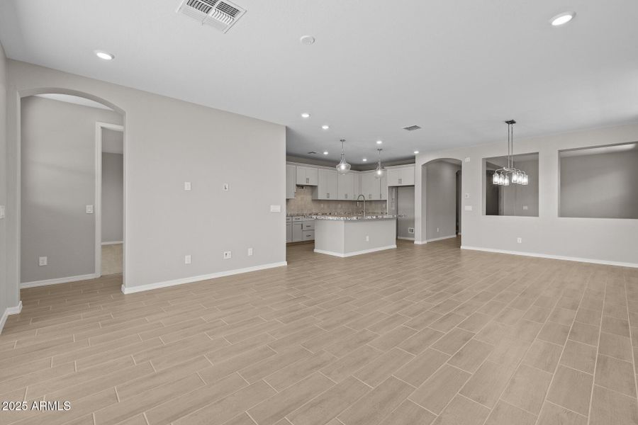 5)GREAT ROOM 5)GREAT ROOM