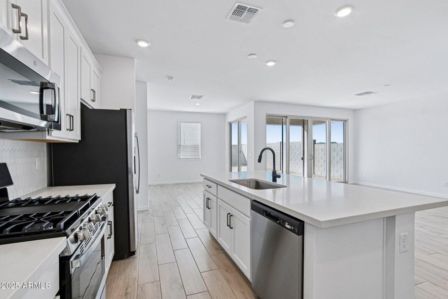 11-web-or-mls-W Bajada Rd-S1810-011