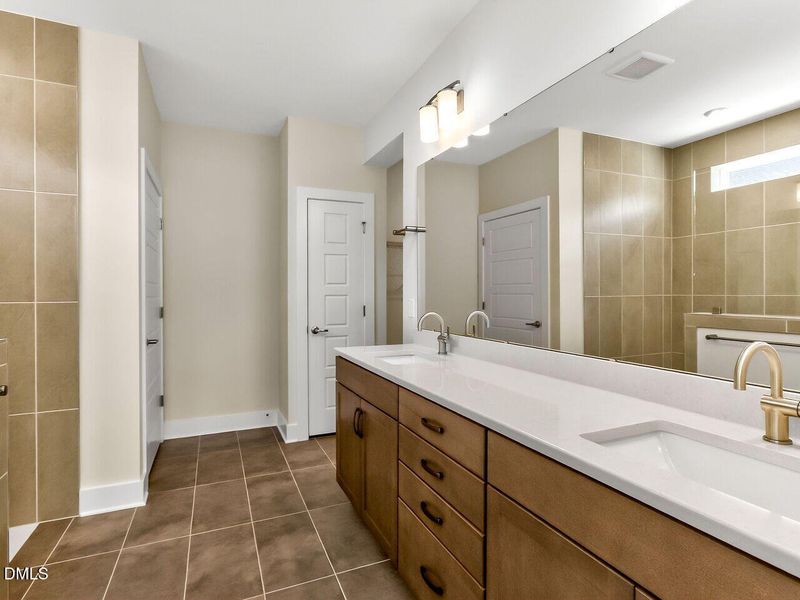 023-1280x960-first-floor-master-bathroom 023-1280x960-first-floor-master-bathroom