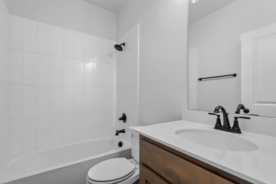 Representative furnished interior of a home built from the Iverson I by Cheldan Homes in Pitcock Addition, Graham (Image 17).