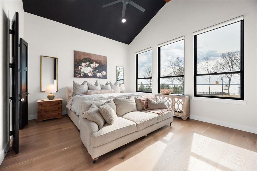 Furnished interior view inside a new home in , Corsicana (Image 10).