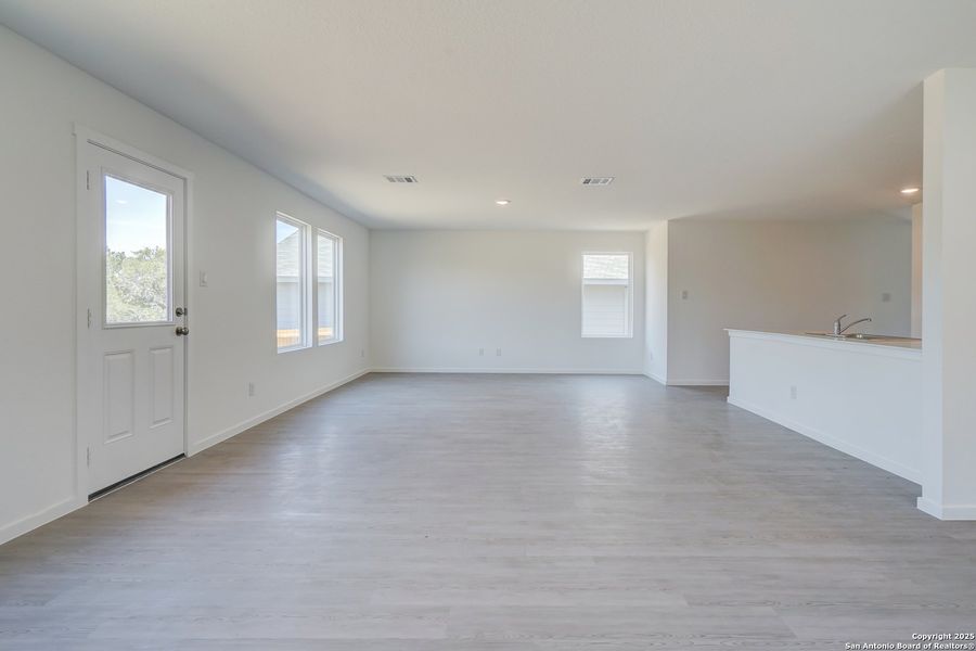 Spacious, unfurnished interior of a new home in , San Antonio (Image 27).