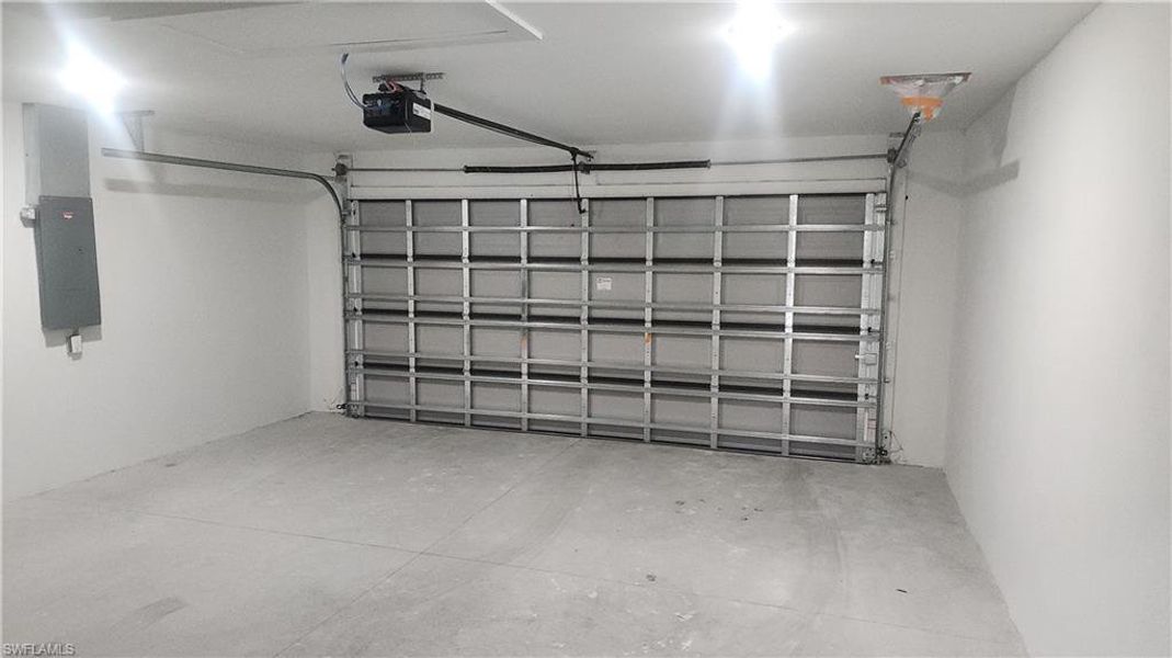 Spacious, unfurnished interior of a new home in , Lehigh Acres (Image 23).