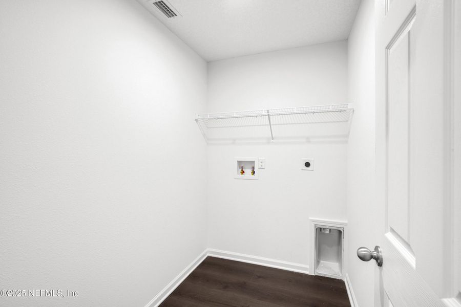 Spacious, unfurnished interior of a new home in , Palatka (Image 29).