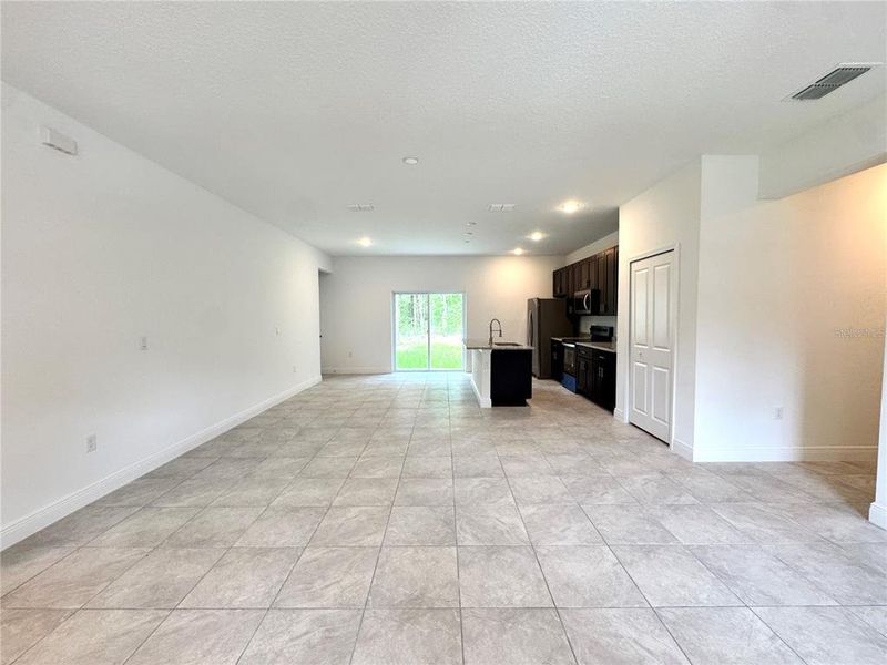Spacious, unfurnished interior of a new home in , Citrus Springs (Image 21).