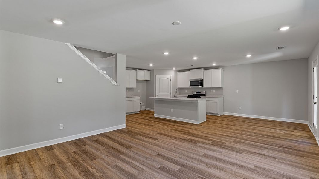 Spacious, unfurnished interior of a new home in Lake Mary Forest, Tallahassee (Image 6). Spacious, unfurnished interior of a new home in Lake Mary Forest, Tallahassee (Image 6).