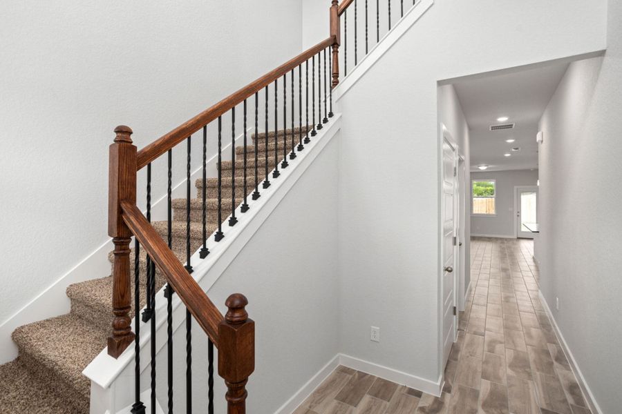 Spacious, unfurnished interior of a new home in Weston Oaks, San Antonio (Image 12).