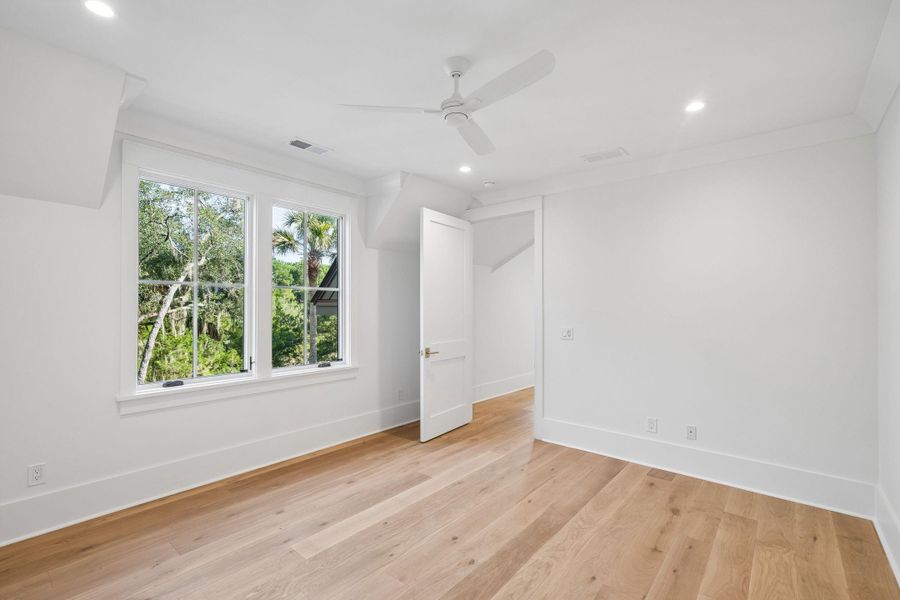 Spacious, unfurnished interior of a new home in , Kiawah Island (Image 28).