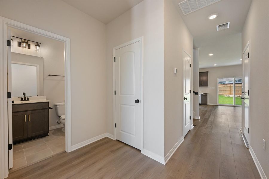 Representative images and renderings are for illustrative purposes. Actual structural options and design finishes of home may vary. Representative images and renderings are for illustrative purposes. Actual structural options and design finishes of home may vary.
