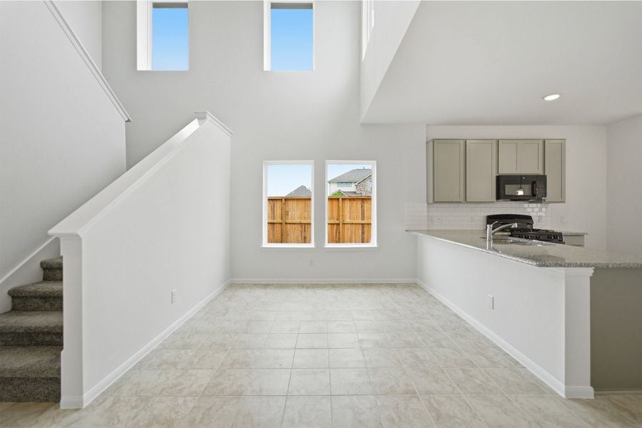 Spacious, unfurnished interior of a new home in Lago Mar, Texas City (Image 22).